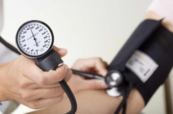 Si tiene presión arterial alta, está prohibida la dieta acuosa. 