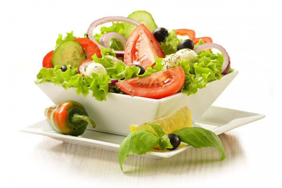 En los días de verduras de una dieta química, puedes preparar deliciosas ensaladas. 