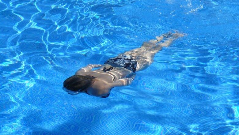 La natación, como cualquier otro deporte, es un buen hábito para adelgazar. 