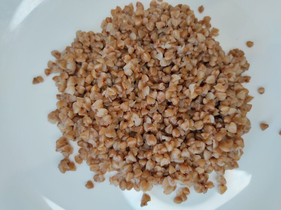 La papilla de trigo sarraceno para la nutrición es la más